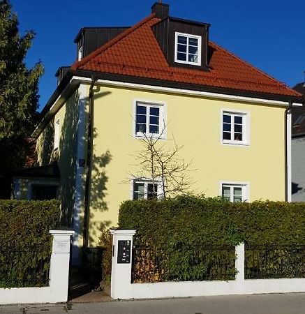 מינכן Helle Und Ruhige Dachgeschosswohnung מראה חיצוני תמונה