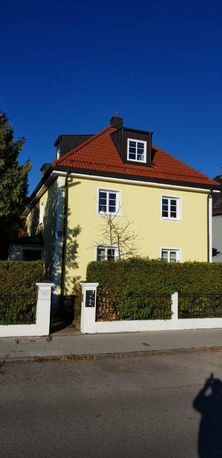 מינכן Helle Und Ruhige Dachgeschosswohnung מראה חיצוני תמונה